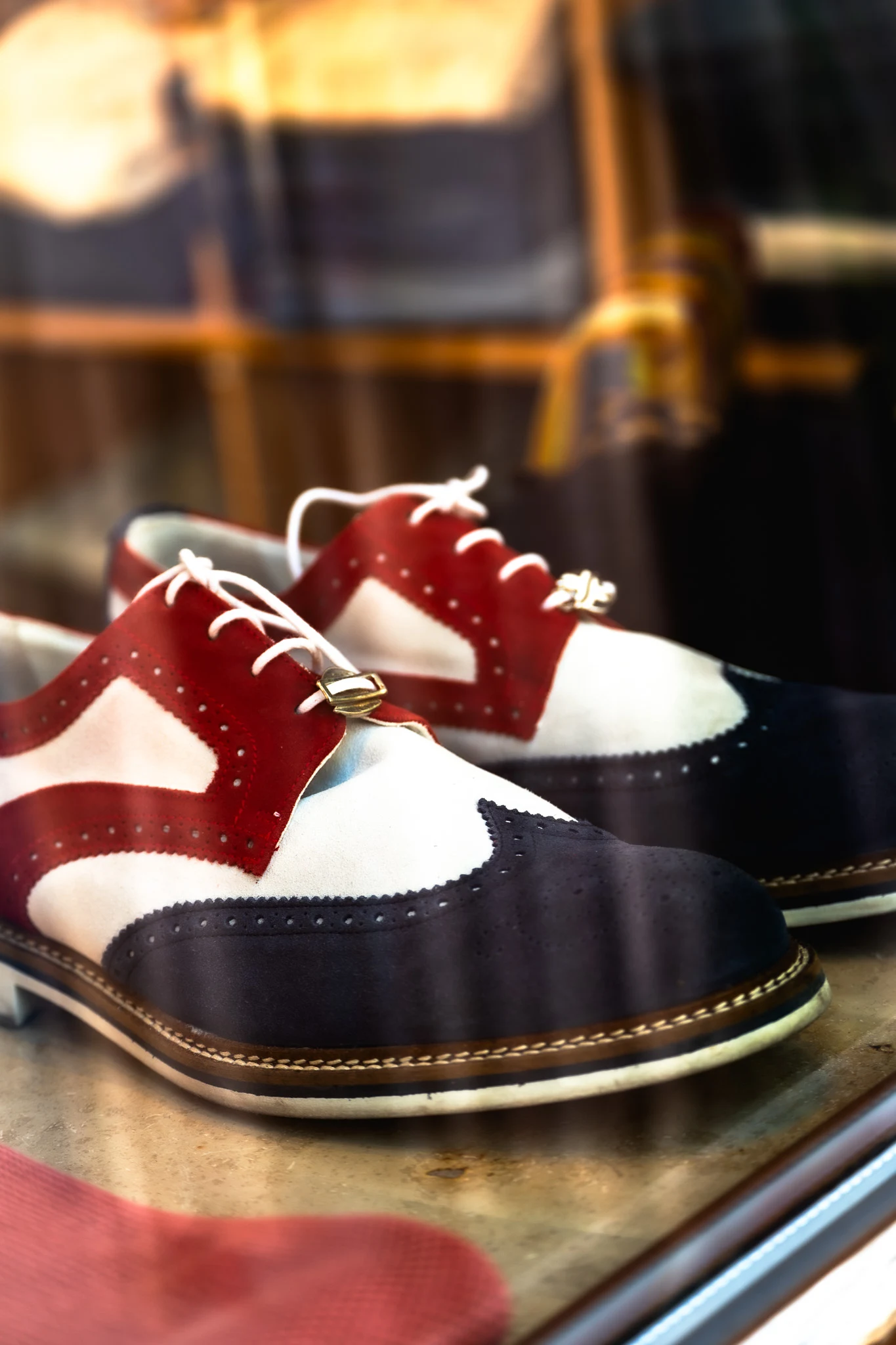 Zweifarbige Budapester Herrenschuhe aus Leder